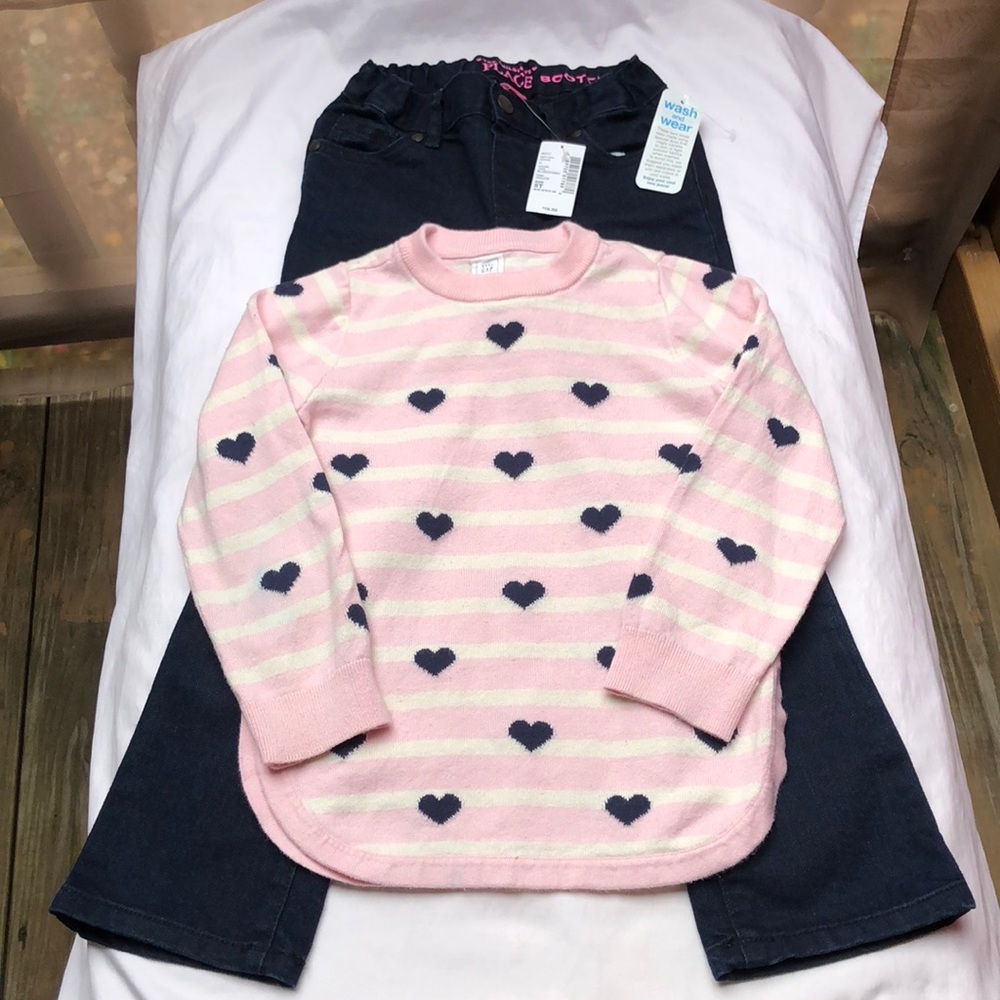 ❤️Boot cut blue jeans, pink & black heart sweater